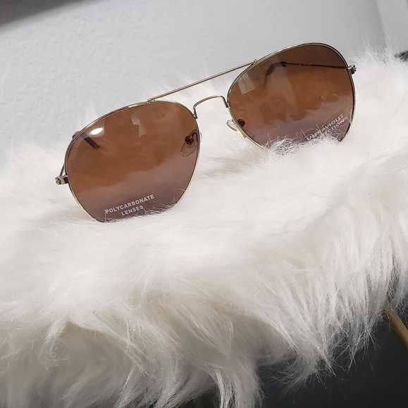 TWO PACK Aviators Gold and Silver Frames - Picture 5 of 6